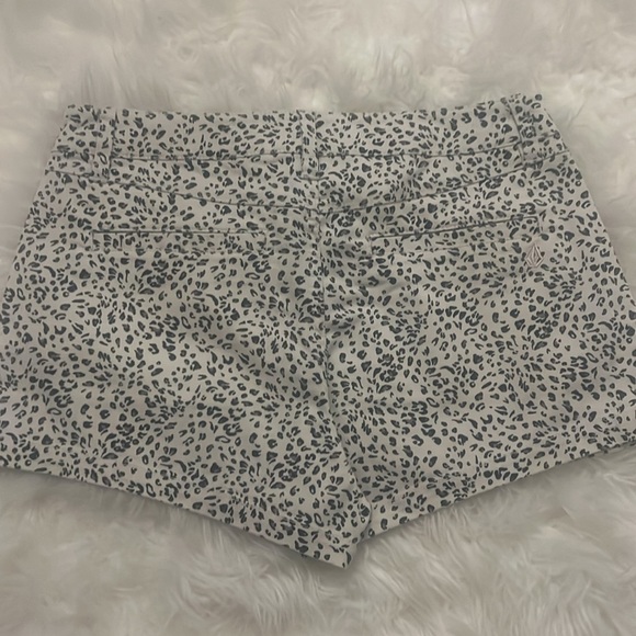 VOLCOM Juniors' Frochickie Shorts • 25 - Picture 2 of 4